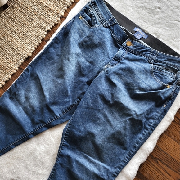 DEMOCRACY 🤍 - Picture 7 of 9